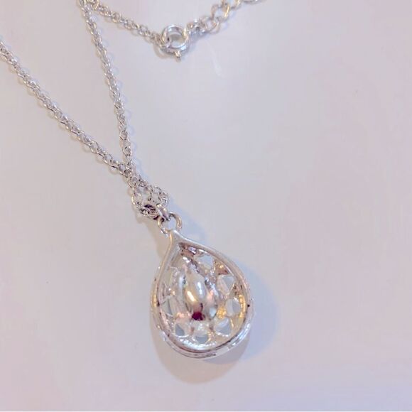 NRT Green Glass Pendant Necklace on Silver Tone Chain 15” w/ Extender 18” - Picture 7 of 7